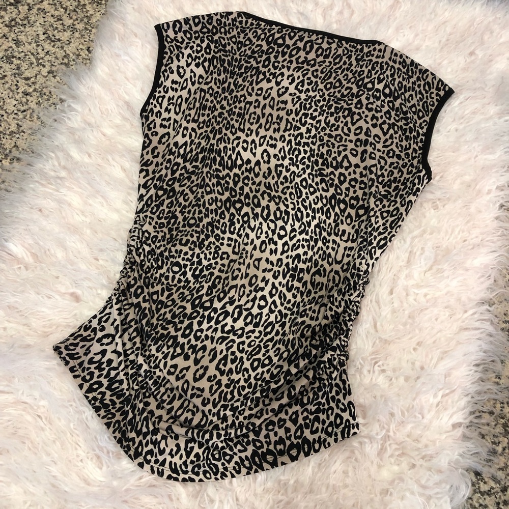Vince Camuto leopard print top with ruching - Picture 6 of 8